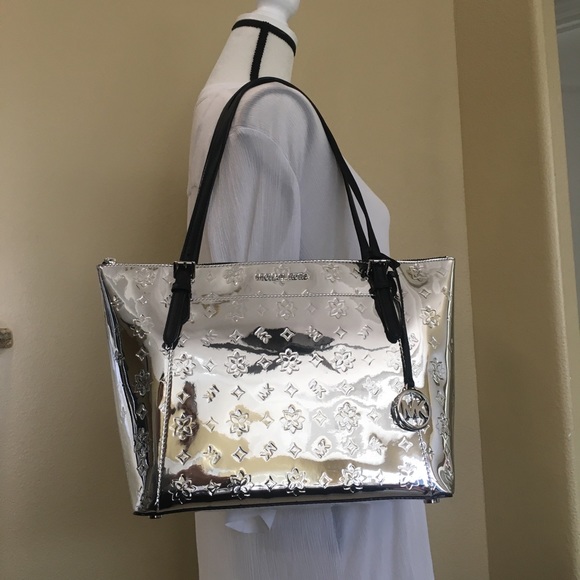 Michael Kors Ciara zipper shoulder tote & wallet - Picture 4 of 8